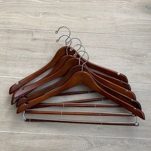 ⭐️🌴6 Container Store wooden hangers